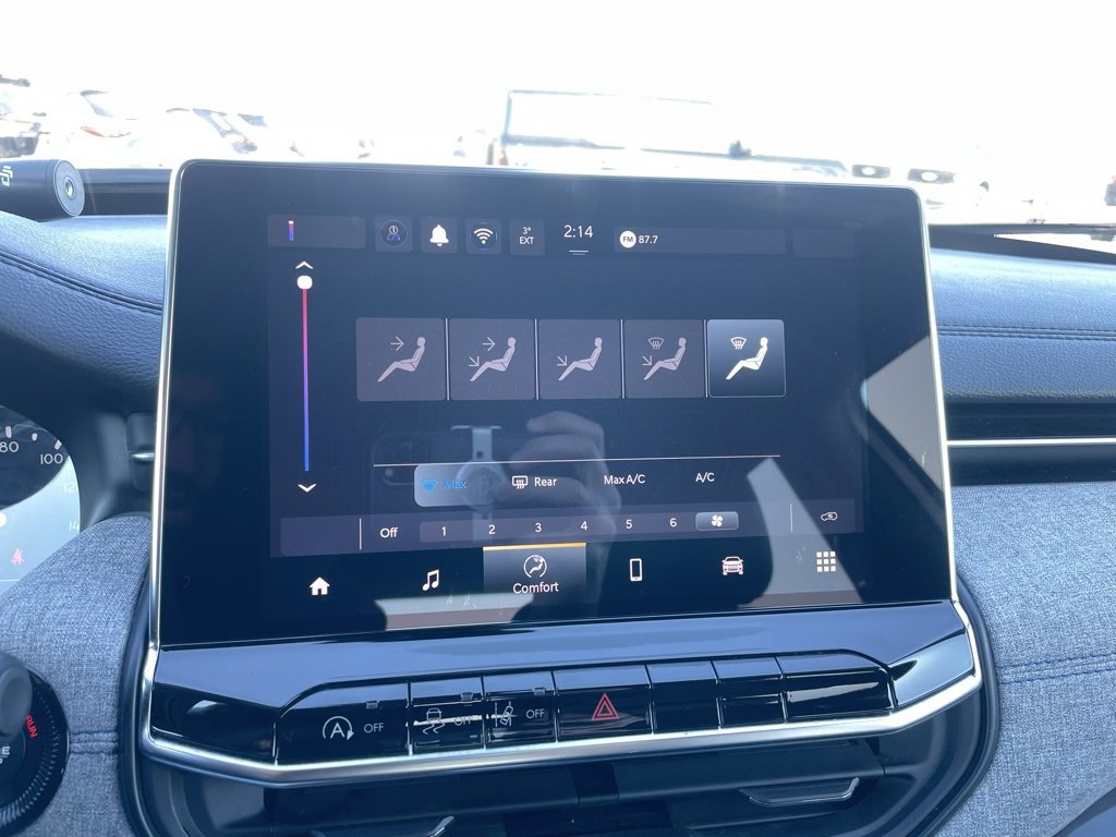 Used 2024 Jeep Compass Latitude image 15