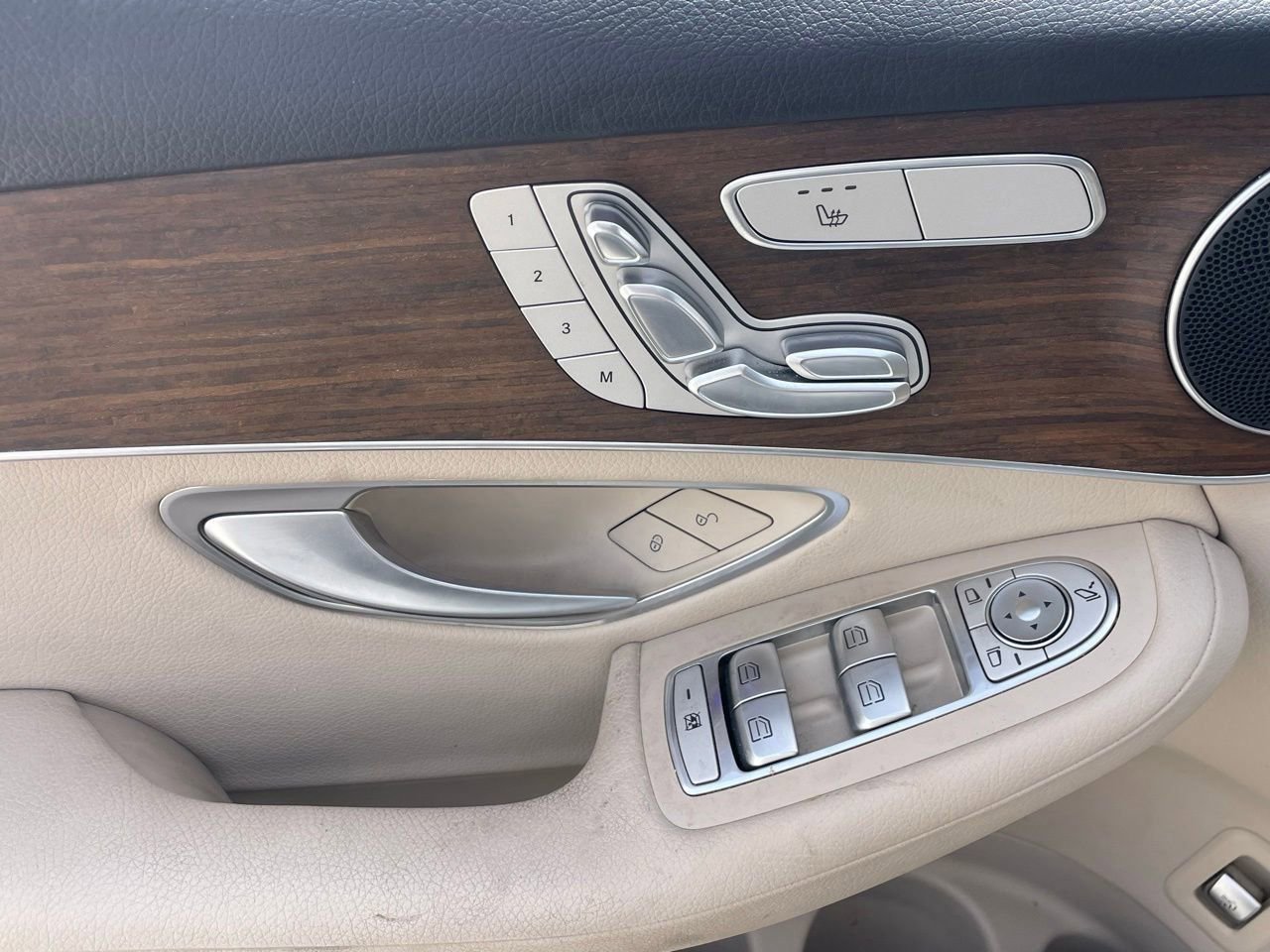 Used 2022 Mercedes-Benz GLC 300 w/ Premium Package Lite image 5