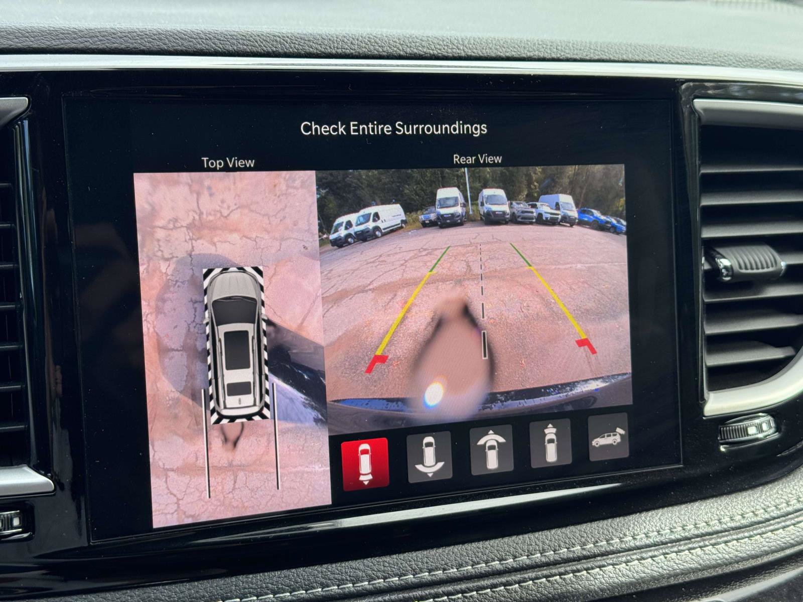 Used 2027 Chrysler Pacifica Select w/ Family Tech Group FWD image 15