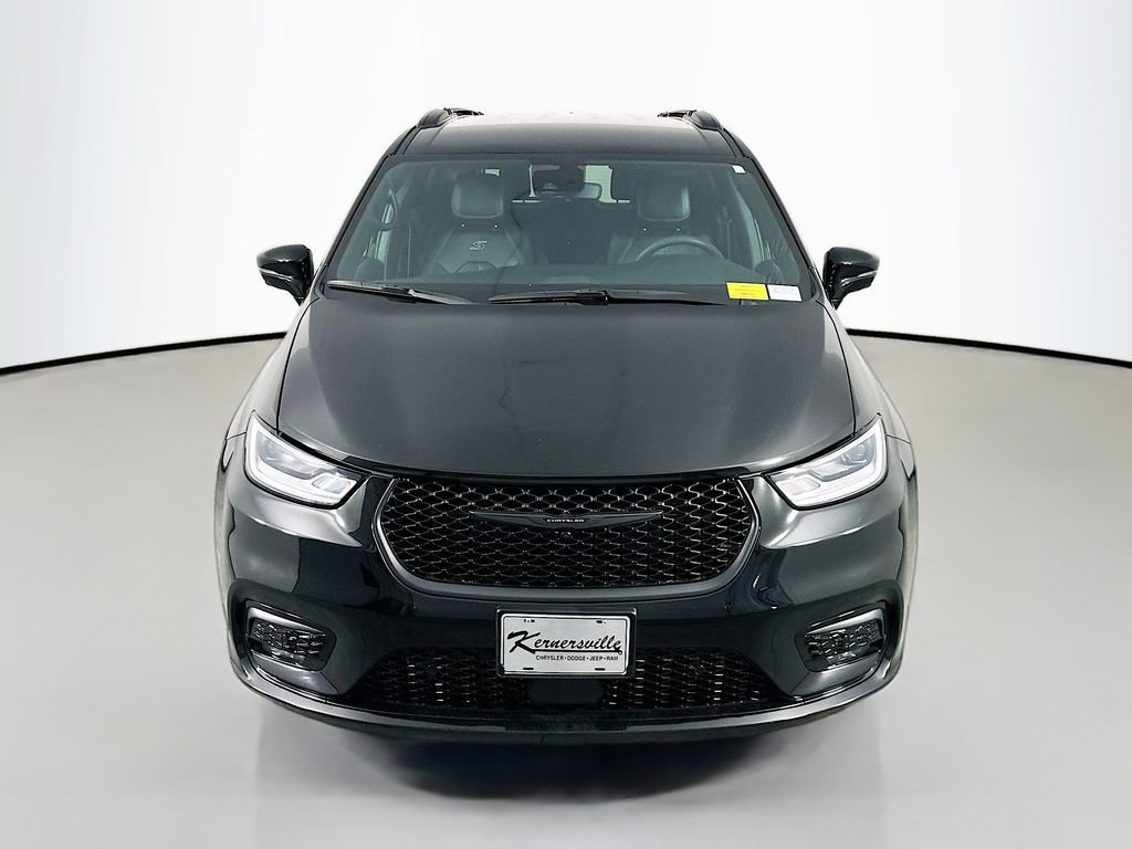 Used 2024 Chrysler Pacifica Touring-L w/ S Appearance Package FWD image 2