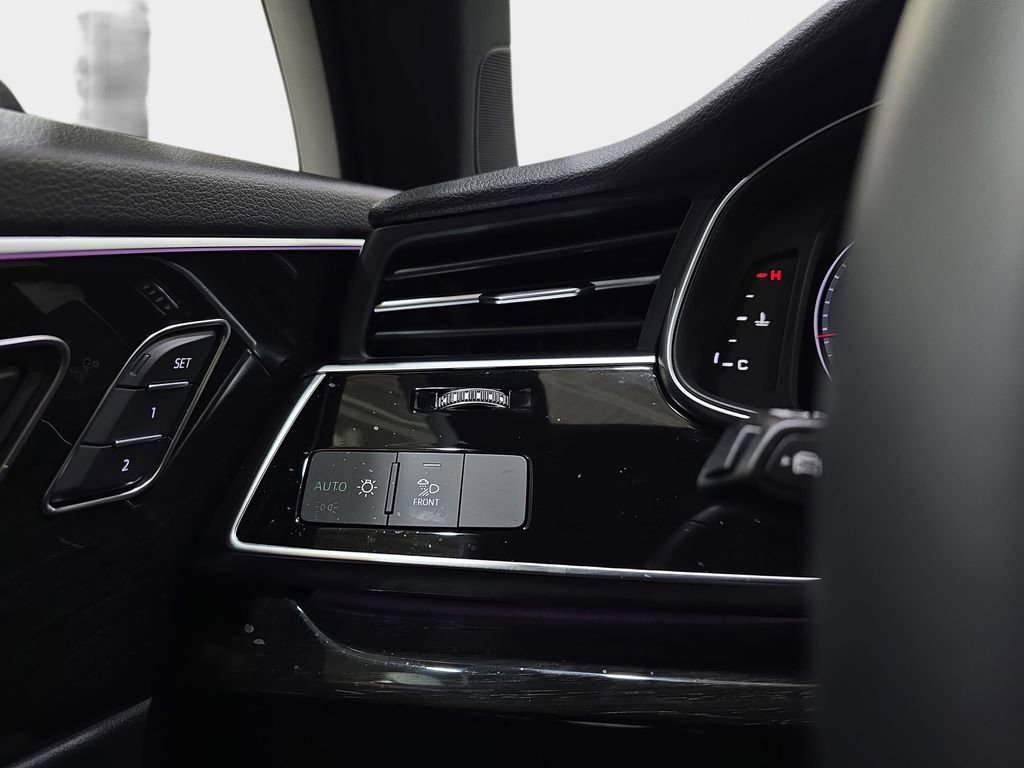 Certified 2025 Audi Q7 2.0T Premium w/ Convenience Plus Package image 26