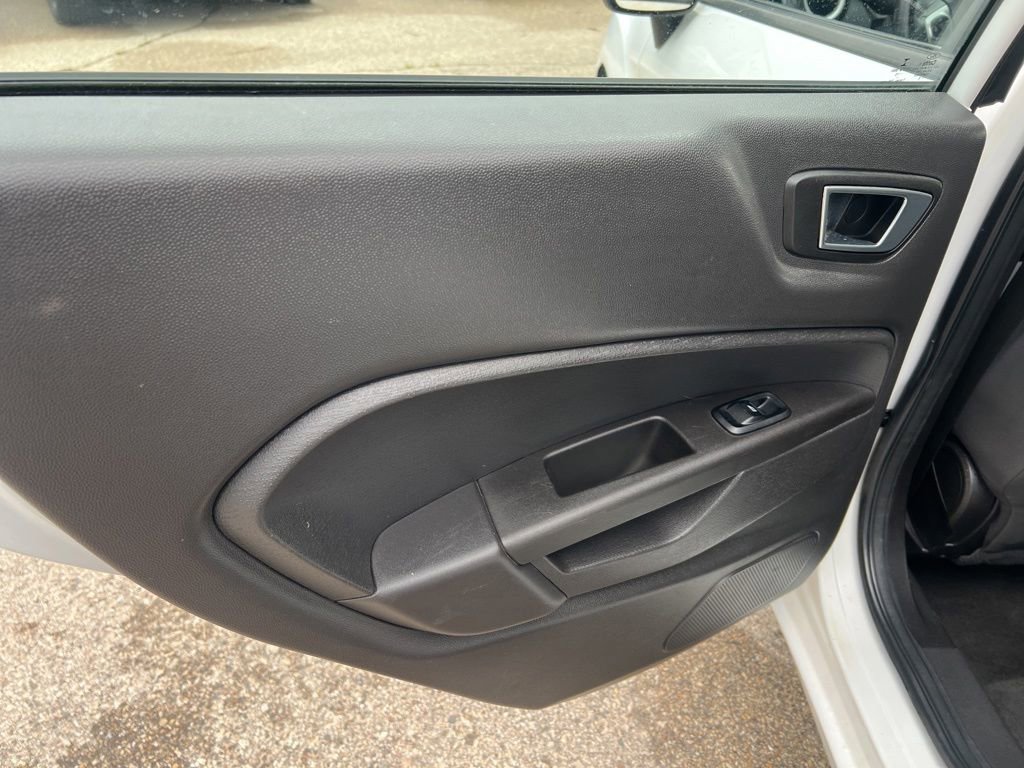Used 2015 Ford Fiesta SE FWD image 10