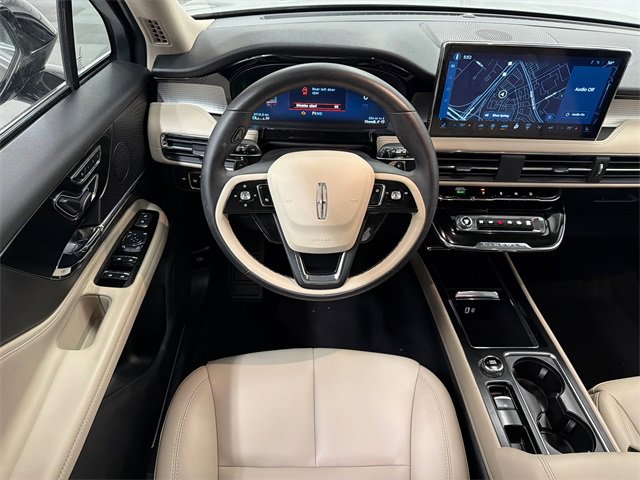 Used 2025 Lincoln Corsair AWD image 21