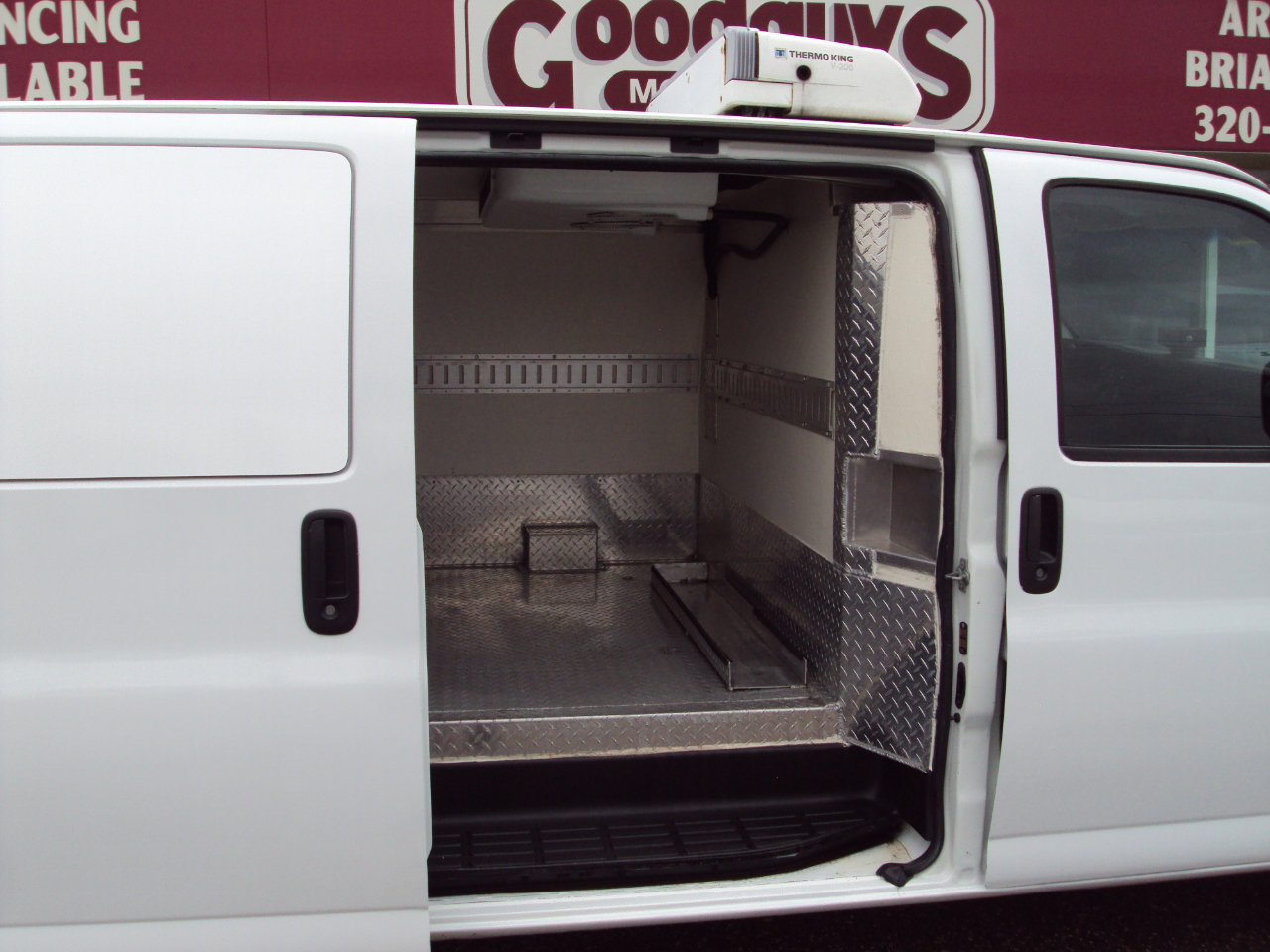 Used 2011 Chevrolet Express 1500 AWD image 11