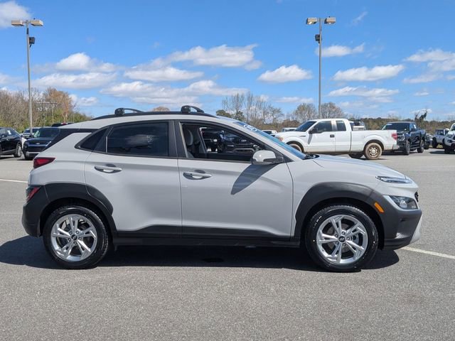 Used 2022 Hyundai Kona SEL image 2