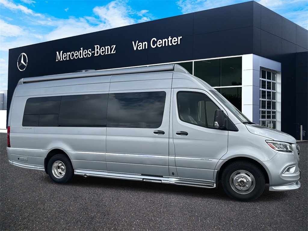 Used 2022 Mercedes-Benz Sprinter 3500 image 2