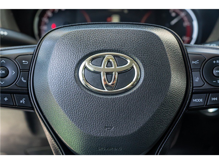 Used 2024 Toyota RAV4 XLE FWD image 4