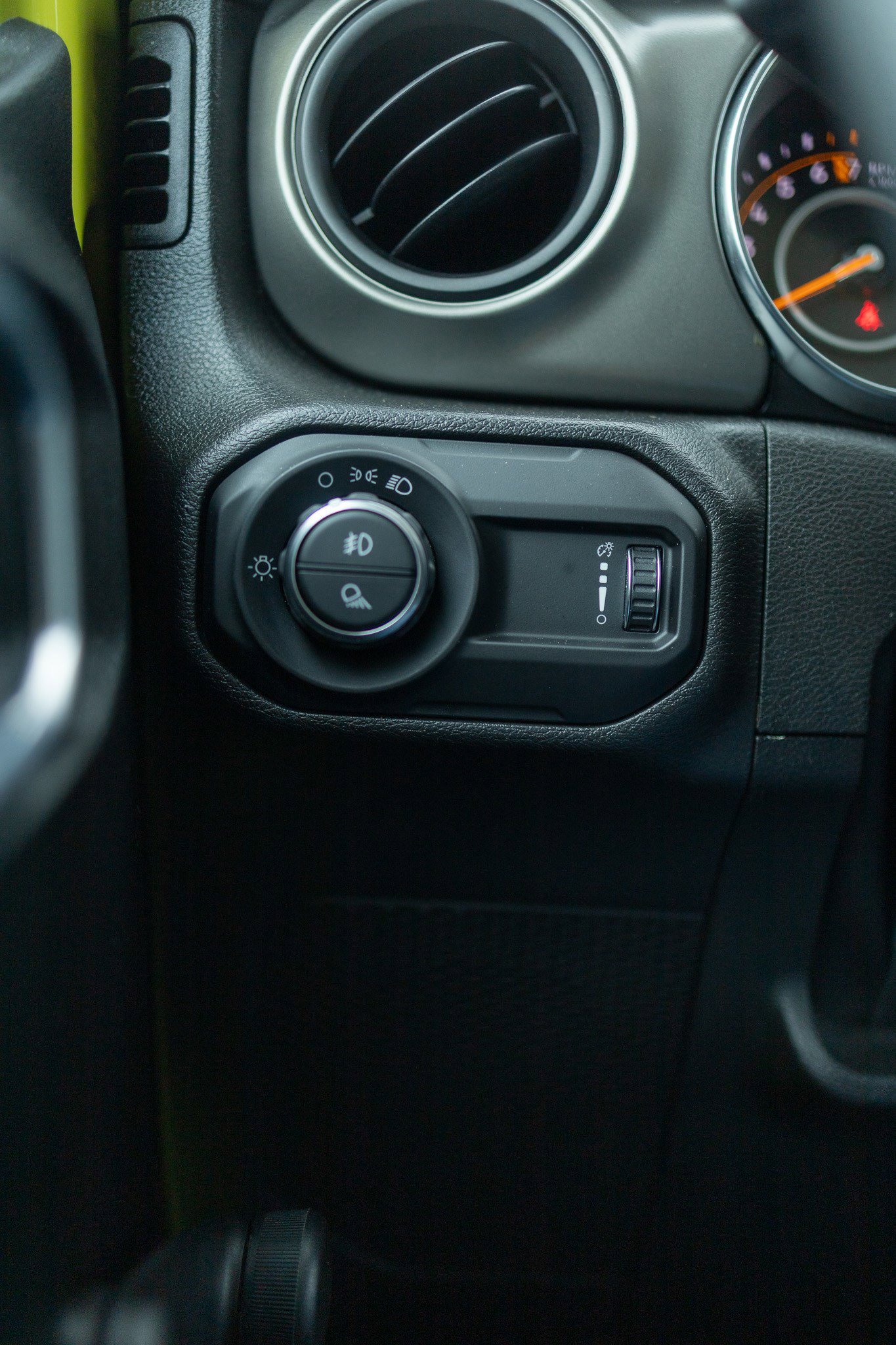 Used 2023 Jeep Gladiator Sport image 25