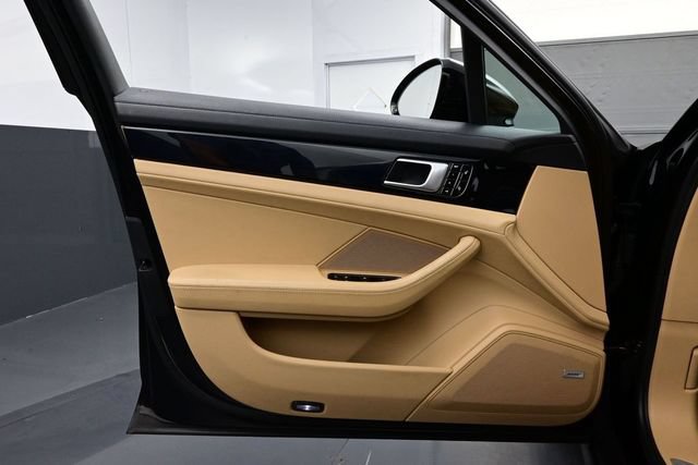 Certified 2018 Porsche Panamera image 7