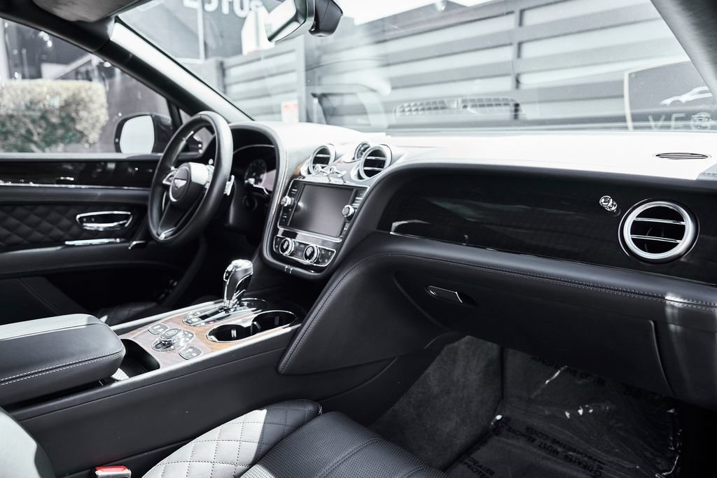 Used 2017 Bentley Bentayga AWD/4WD image 35