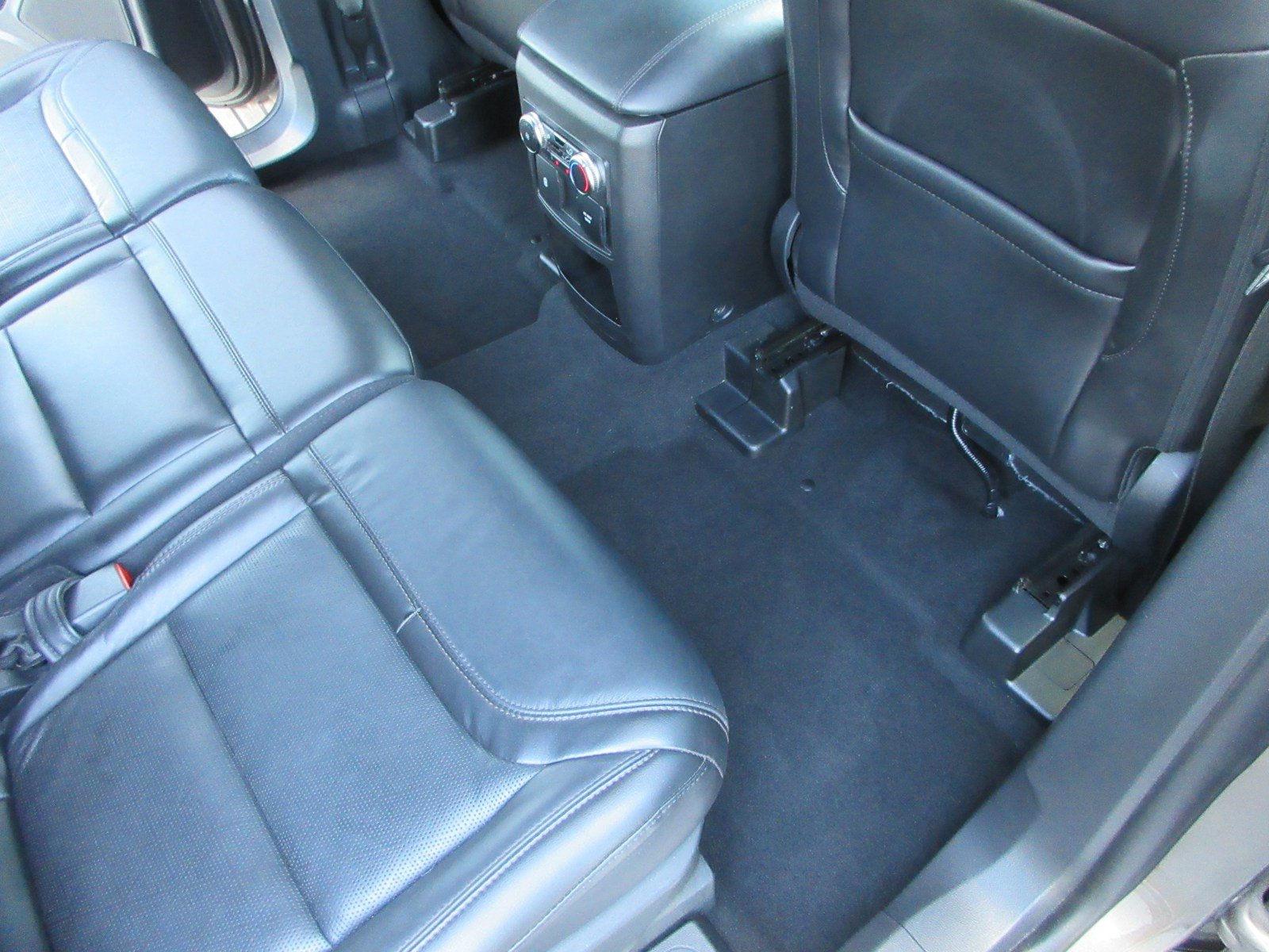 Used 2021 Ford Explorer Platinum w/ Equipment Group 601A AWD/4WD image 24