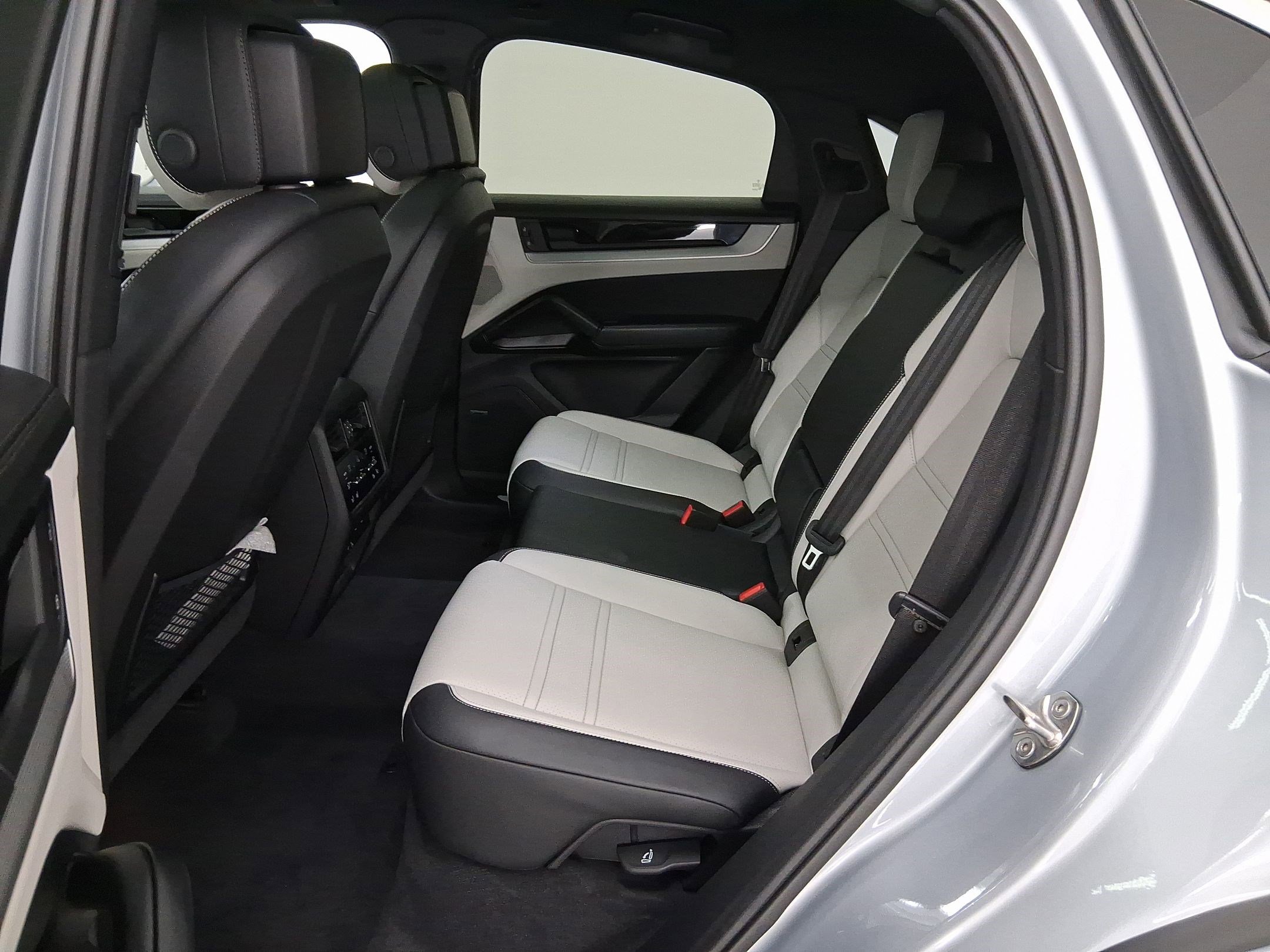 New 2026 Porsche Cayenne Coupe image 14