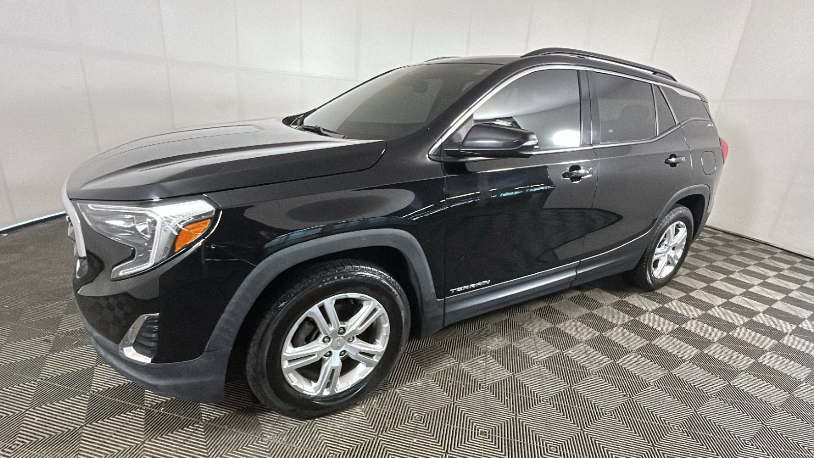 Used 2020 GMC Terrain SLE w/ Driver Convenience Package AWD/4WD image 8