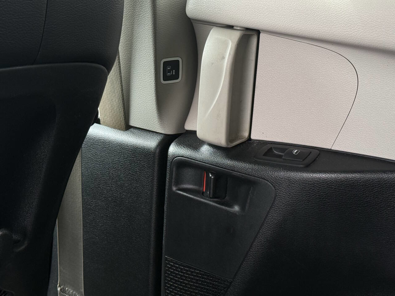Used 2020 Chrysler Pacifica Touring-L FWD image 36