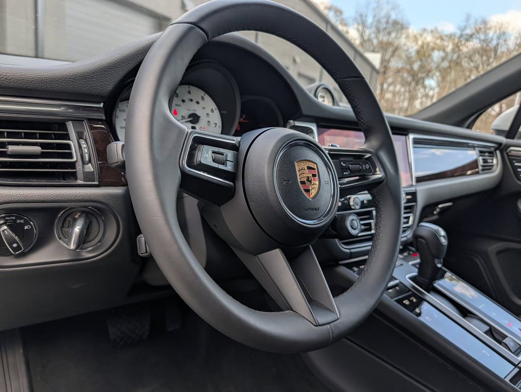 Used 2025 Porsche Macan T image 14