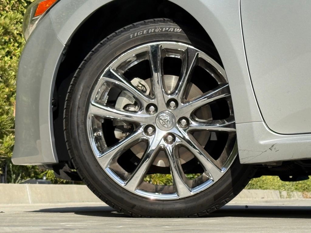 Used 2014 Toyota Avalon Limited image 9