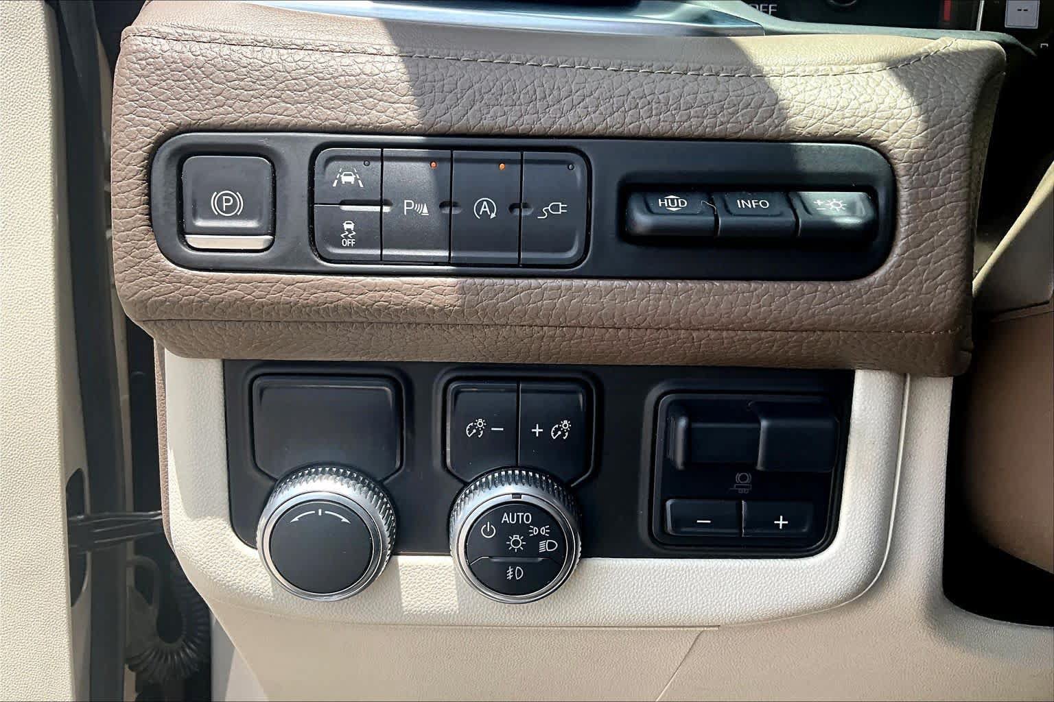 Used 2021 GMC Yukon XL Denali w/ Denali Premium Package RWD image 36