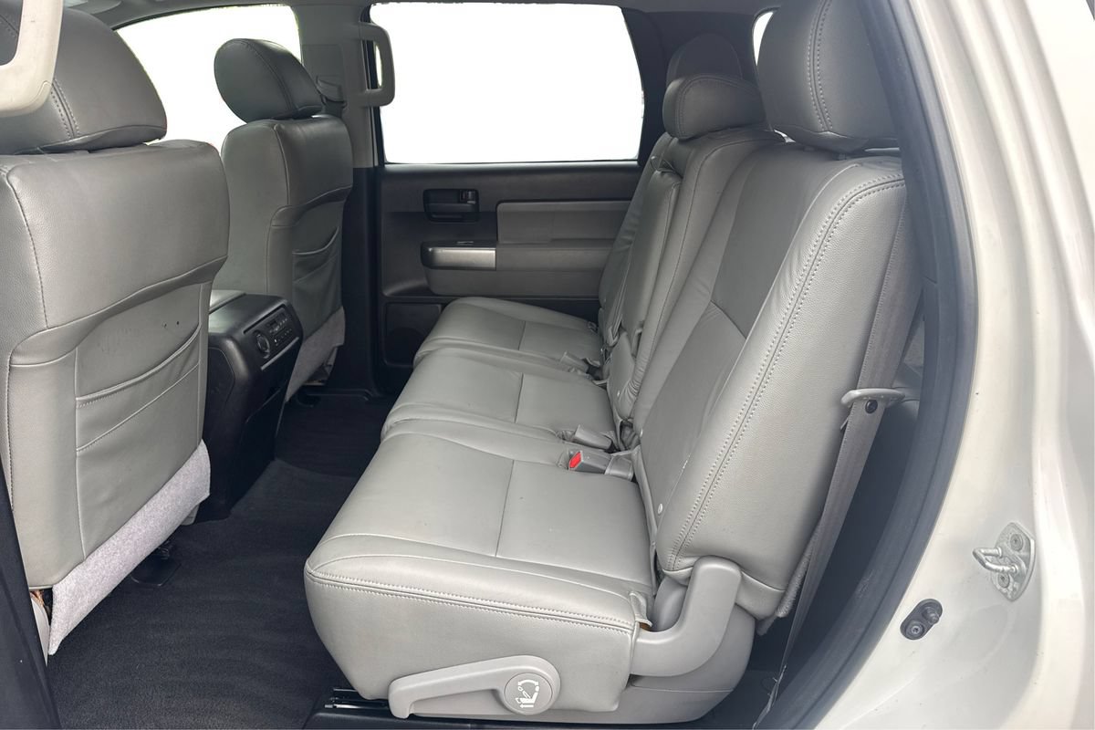 Used 2019 Toyota Sequoia SR5 AWD/4WD image 10