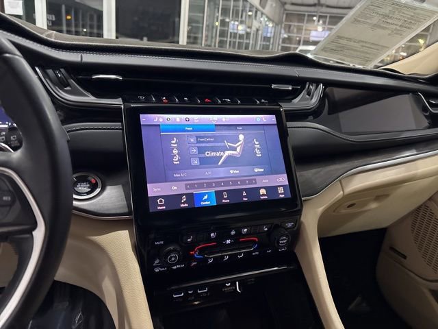 Used 2022 Jeep Grand Cherokee L Limited w/ Luxury Tech Group II image 18