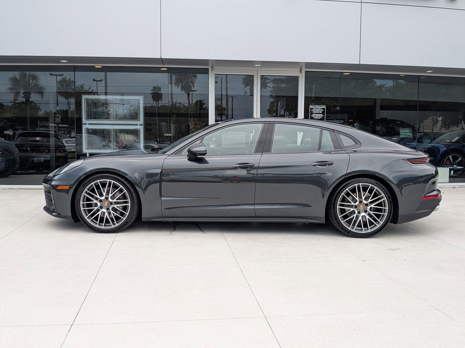 New 2025 Porsche Panamera image 2