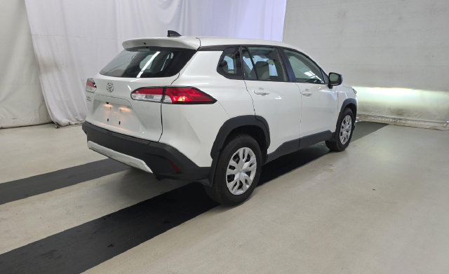 Used 2025 Toyota Corolla Cross L FWD image 2