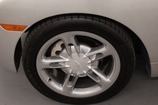 Used 2004 Chevrolet SSR w/ Preferred Equipment Group image 7