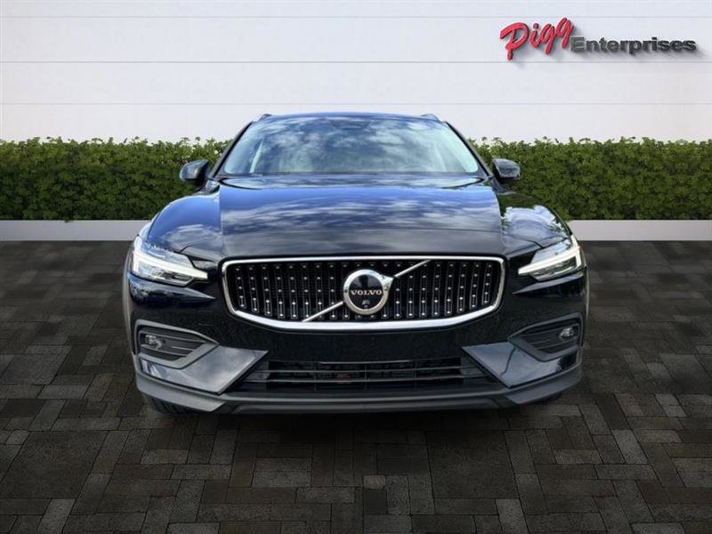 Used 2024 Volvo V60 B5 Cross Country Plus image 7