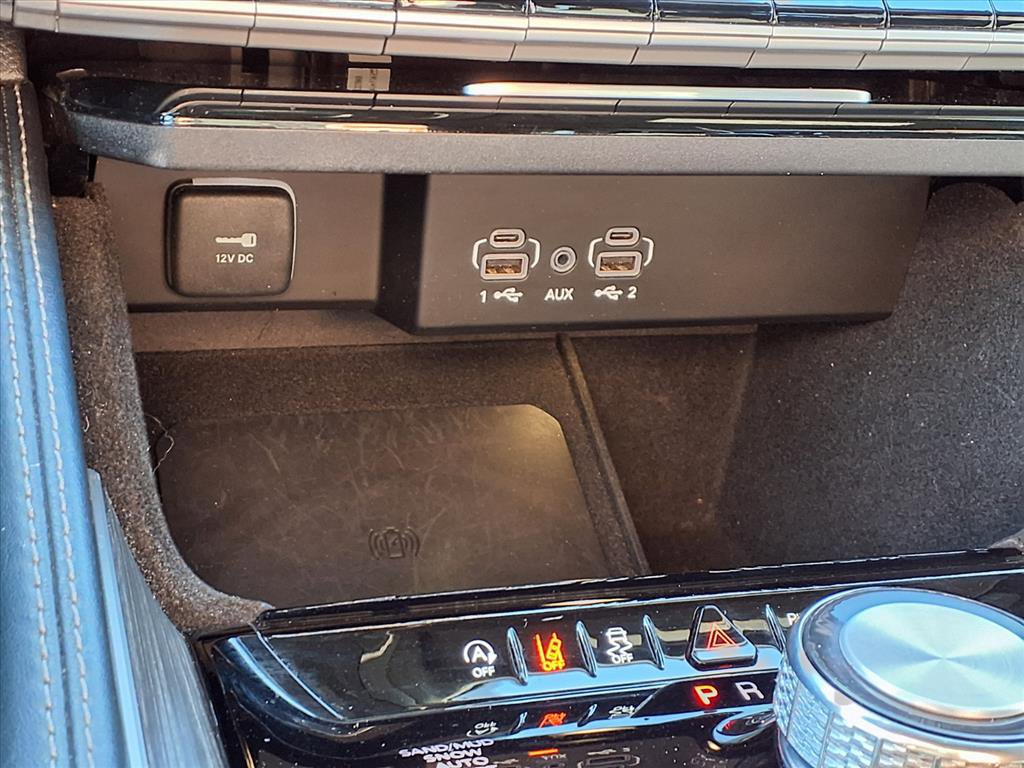 Used 2024 Jeep Wagoneer L Series II w/ Flexible Seating Group image 13