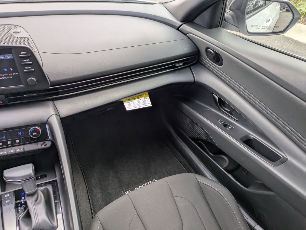 Certified 2025 Hyundai Elantra Sport image 15