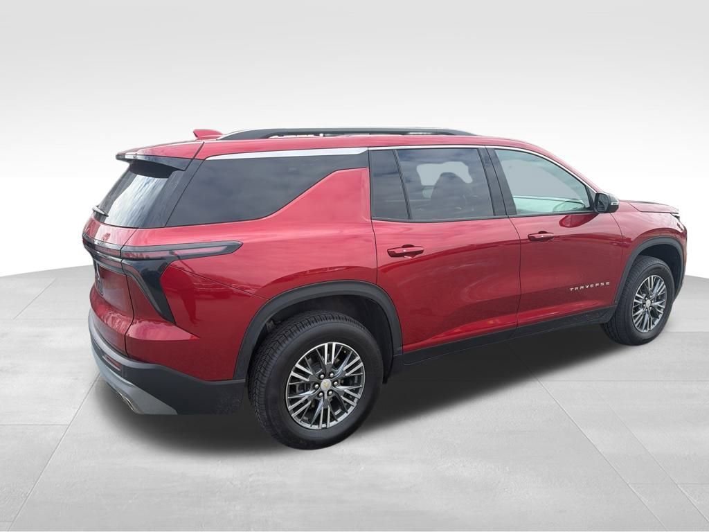Used 2025 Chevrolet Traverse LT image 4