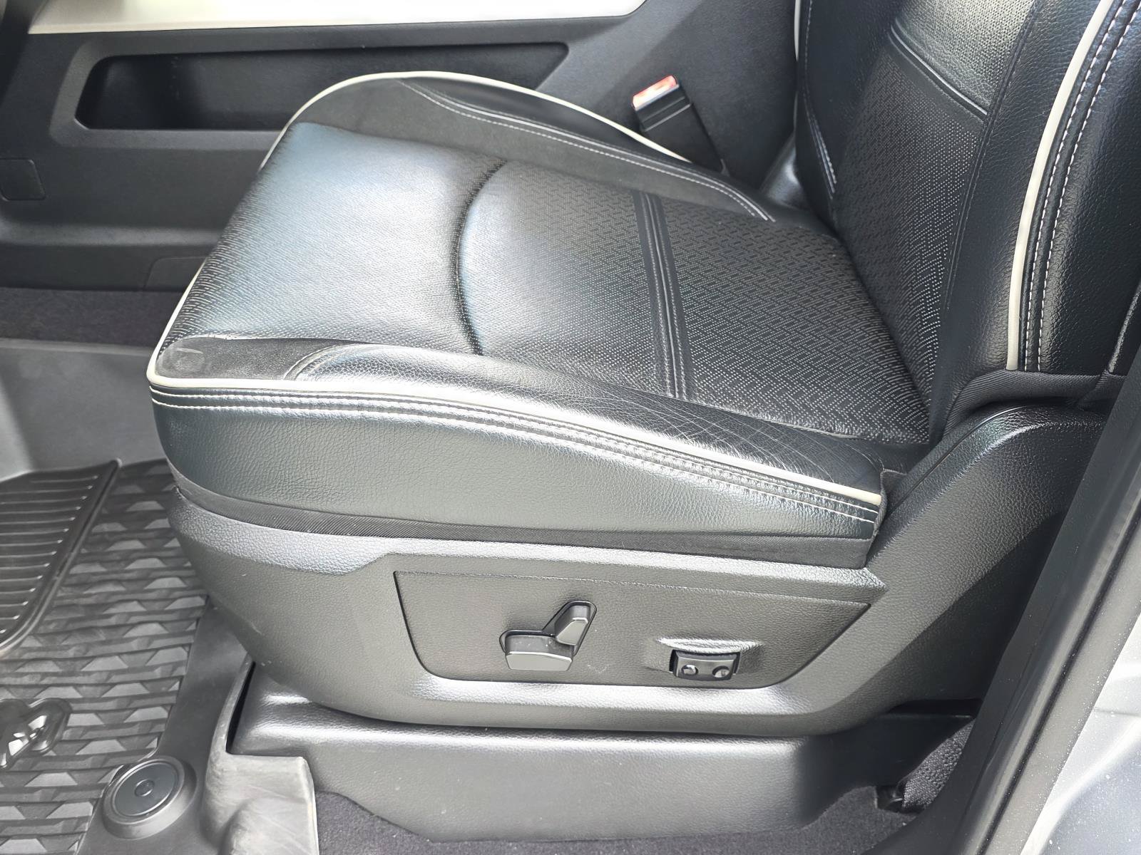 Used 2022 RAM 3500 Laramie AWD/4WD image 15