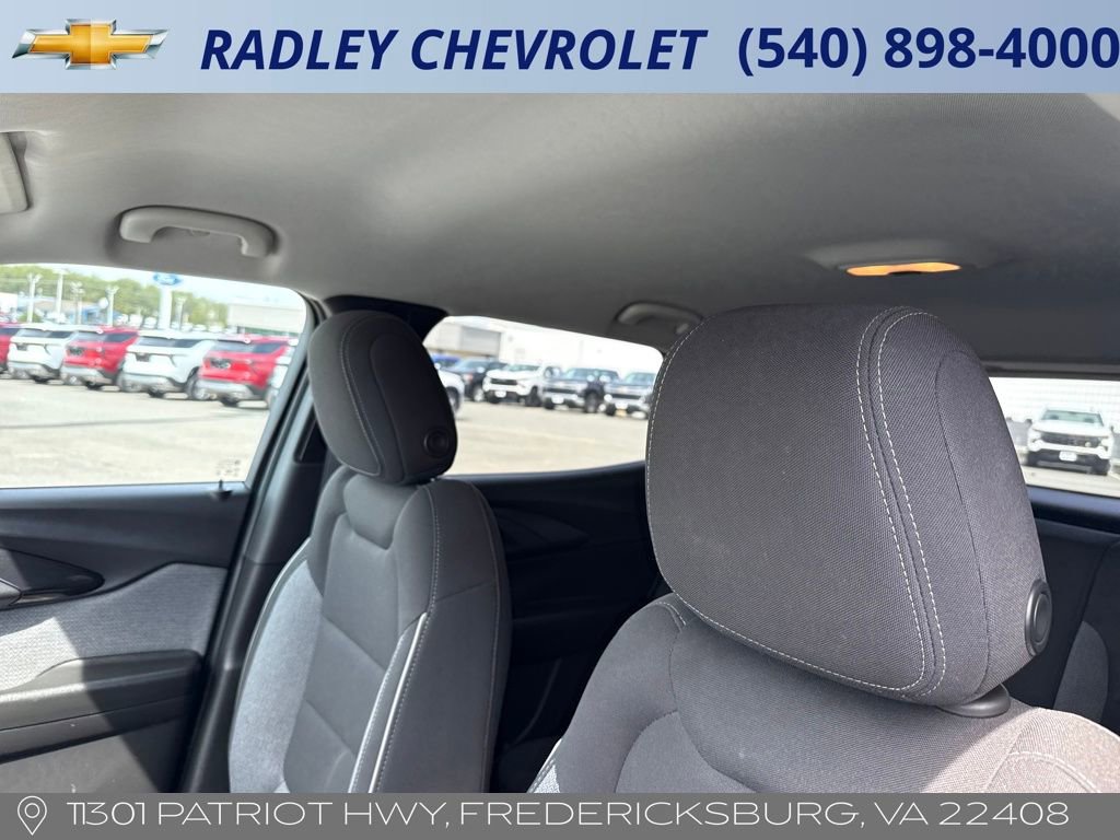 Used 2023 Chevrolet TrailBlazer LT w/ Convenience Package image 2