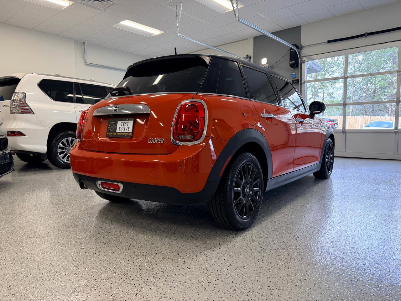 Used 2019 MINI Cooper 4-Door Hardtop image 9