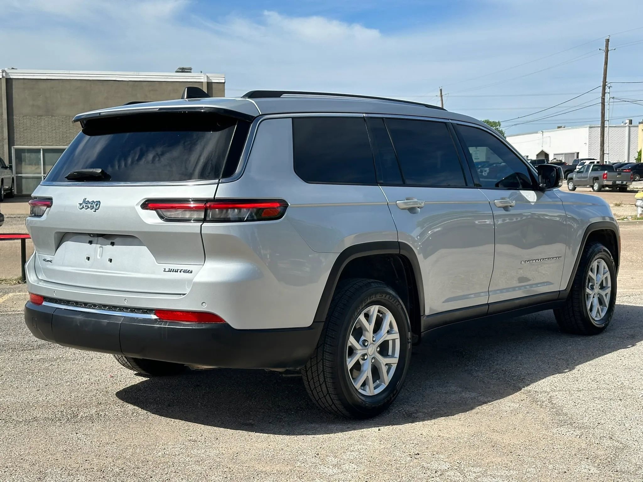Used 2023 Jeep Grand Cherokee L Limited AWD/4WD image 7