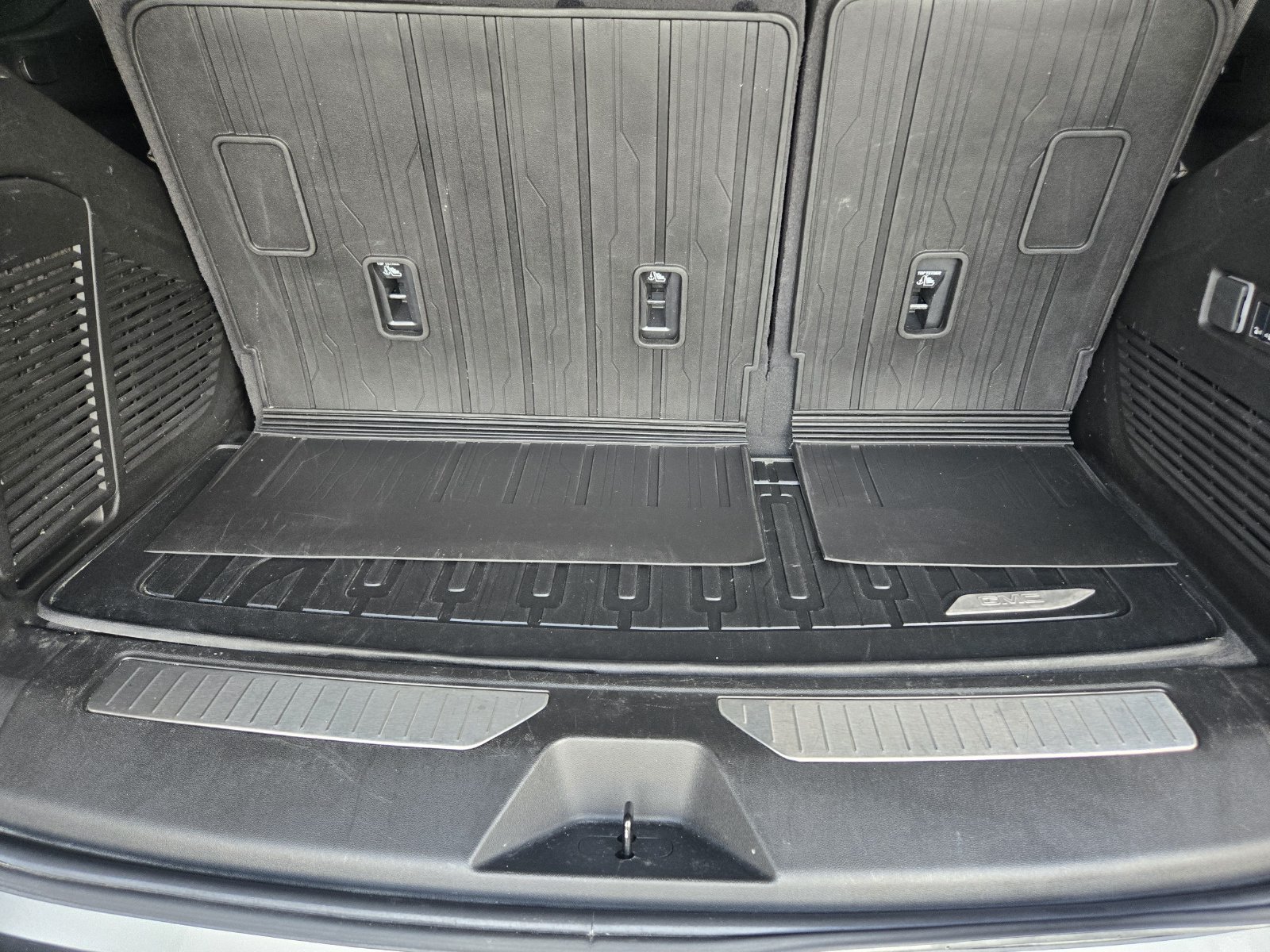 Used 2024 GMC Yukon AT4 AWD/4WD image 36