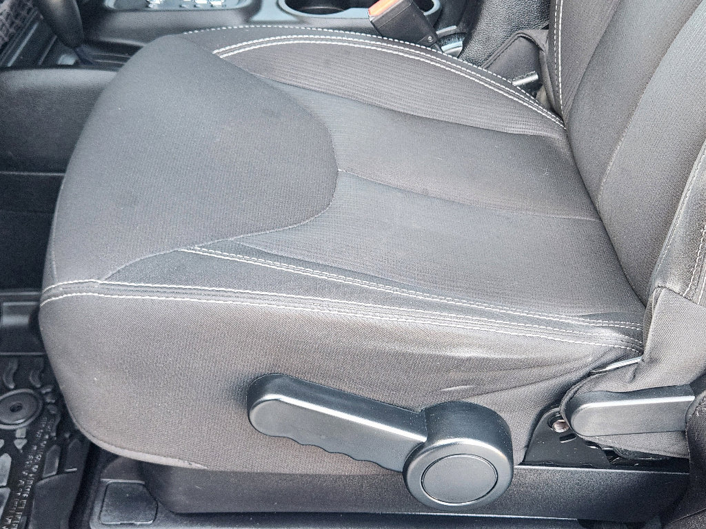 Used 2015 Jeep Wrangler Rubicon w/ Power Convenience Group image 24