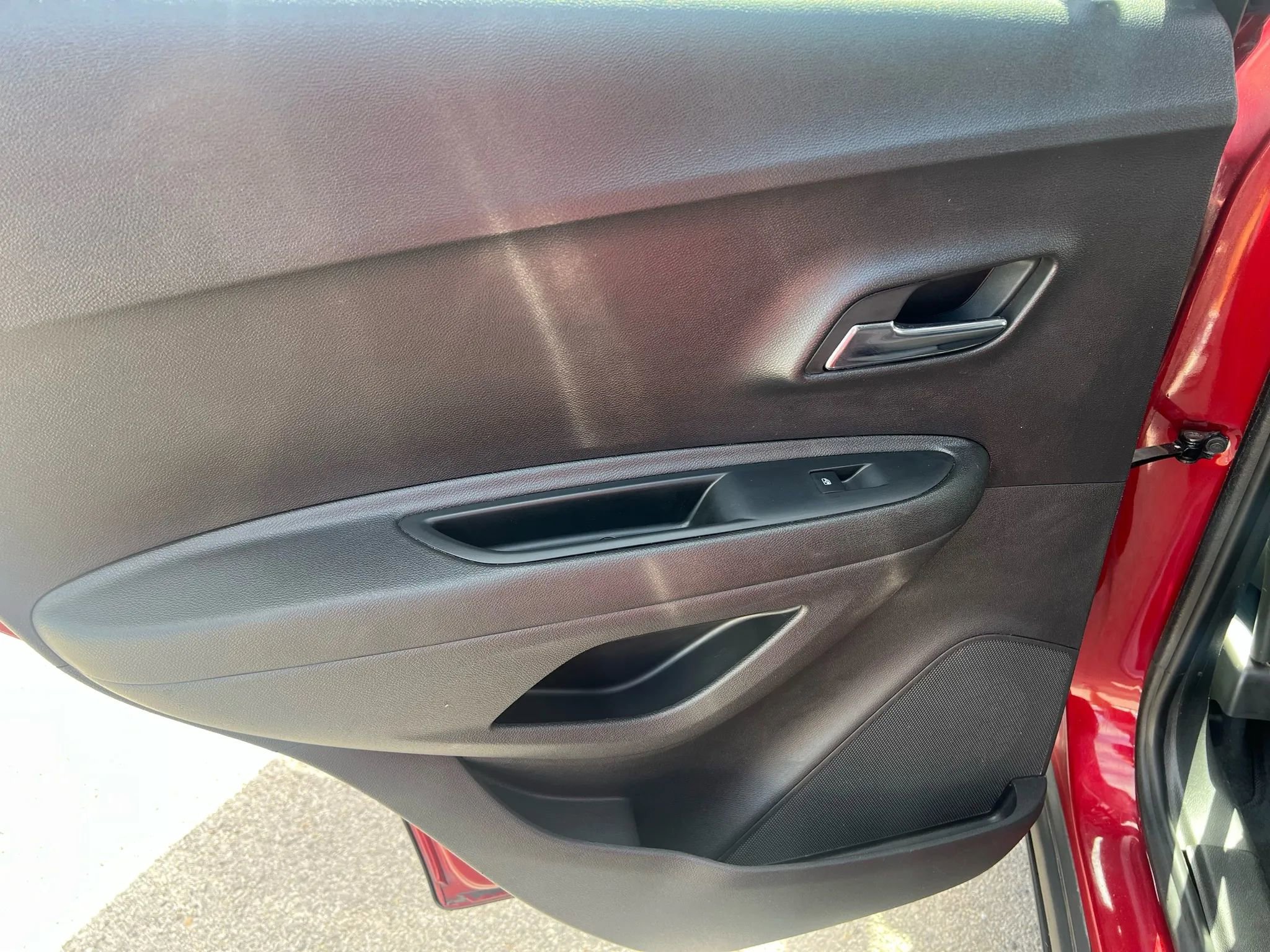 Used 2020 Chevrolet Trax LT w/ LT Convenience Package image 24