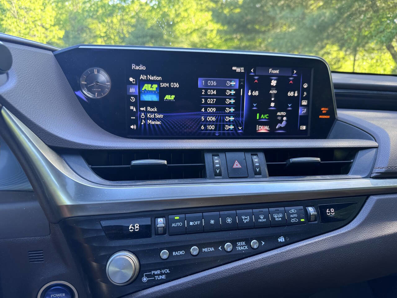 Used 2021 Lexus ES 300h w/ Premium Package FWD image 16