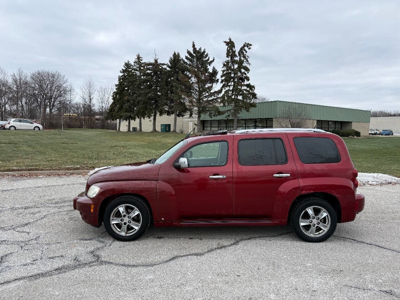 Used 2009 Chevrolet HHR LT image 2