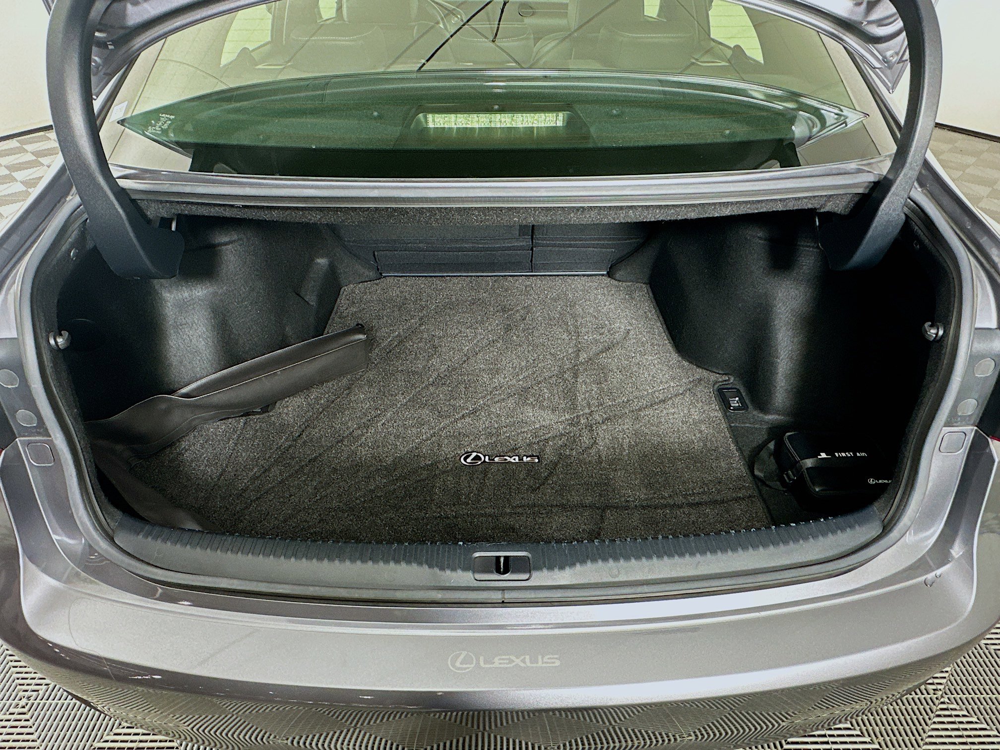 Used 2014 Lexus IS 350 4dr Sdn RWD w/ F Sport Package image 31