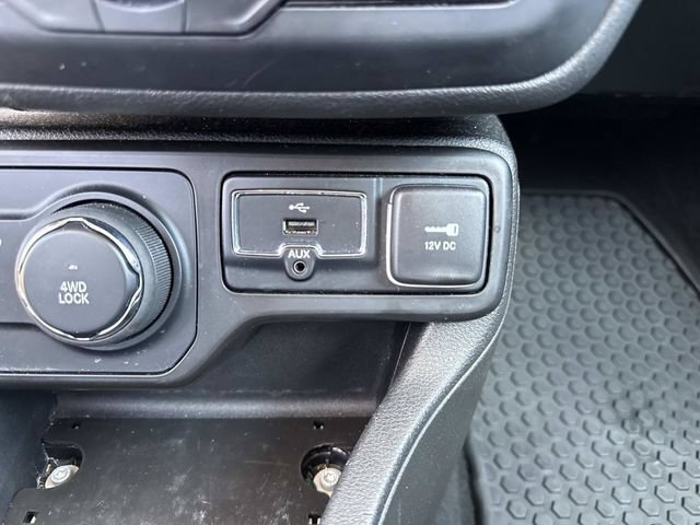 Used 2023 Jeep Renegade Latitude AWD/4WD image 28
