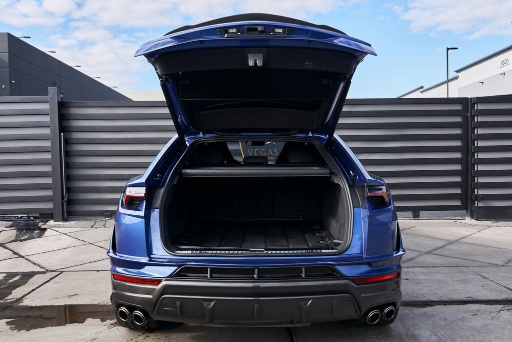 Used 2024 Lamborghini Urus Performante AWD/4WD image 23
