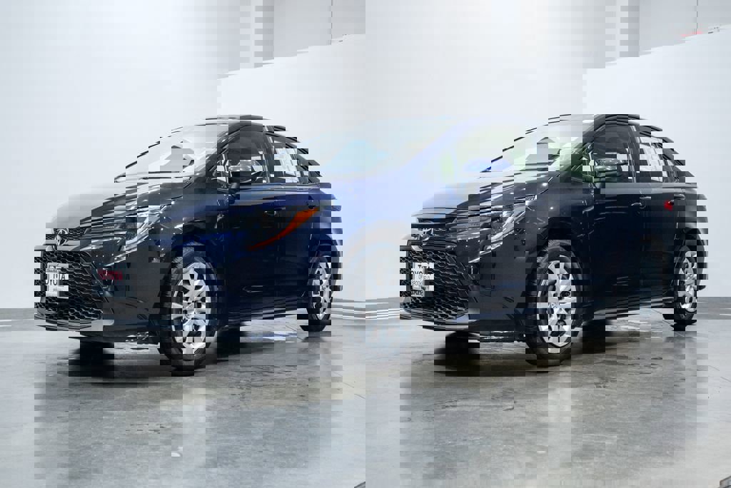 Used 2021 Toyota Corolla LE image 3
