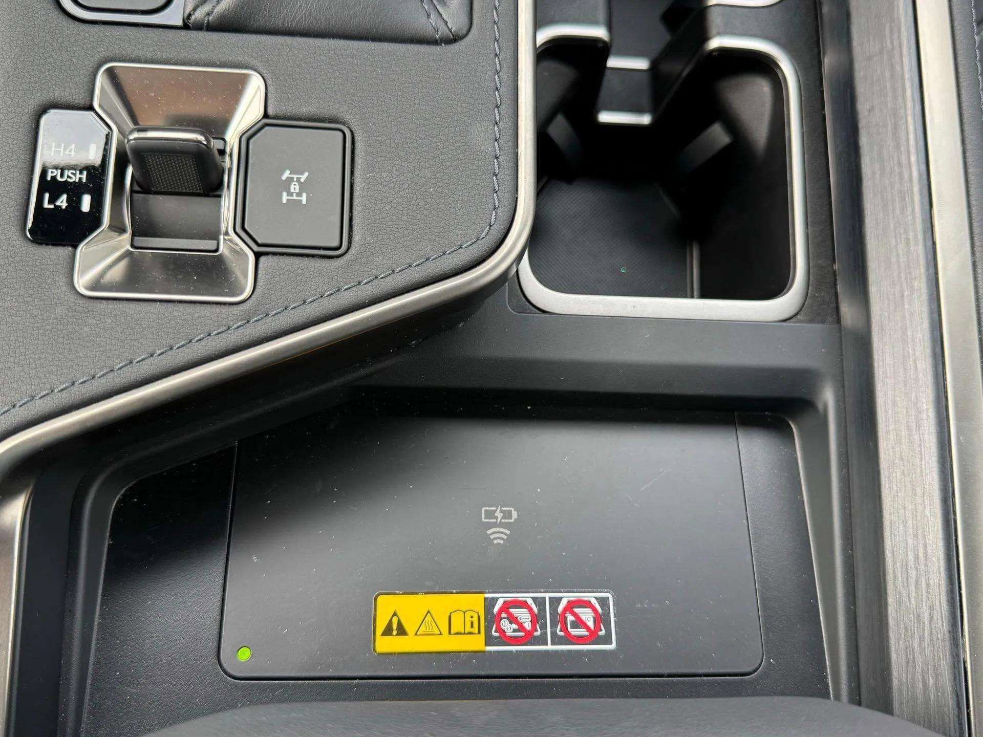 Used 2024 Lexus GX 550 w/ Accessory Package (2T) image 35