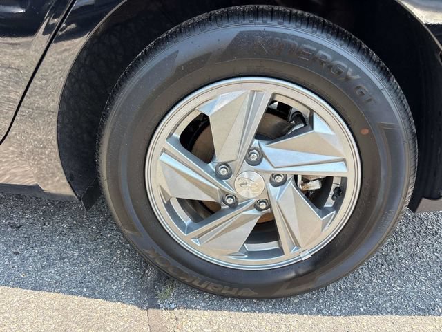 Used 2025 Hyundai Elantra SE FWD image 8
