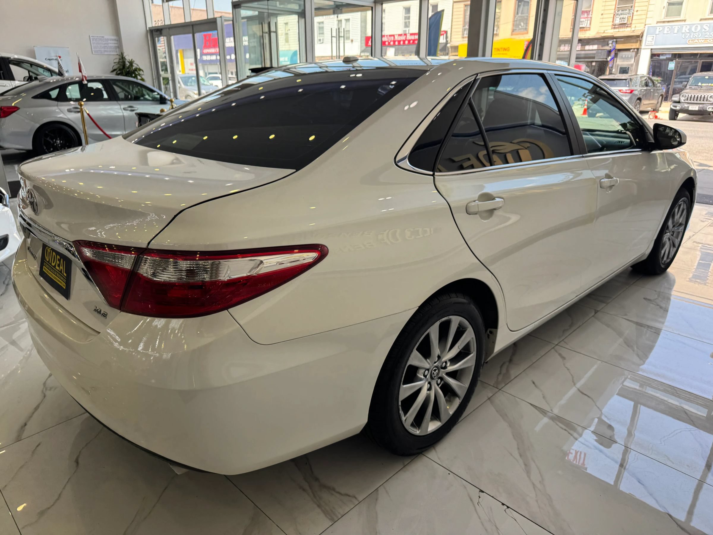 Used 2017 Toyota Camry XLE FWD image 7