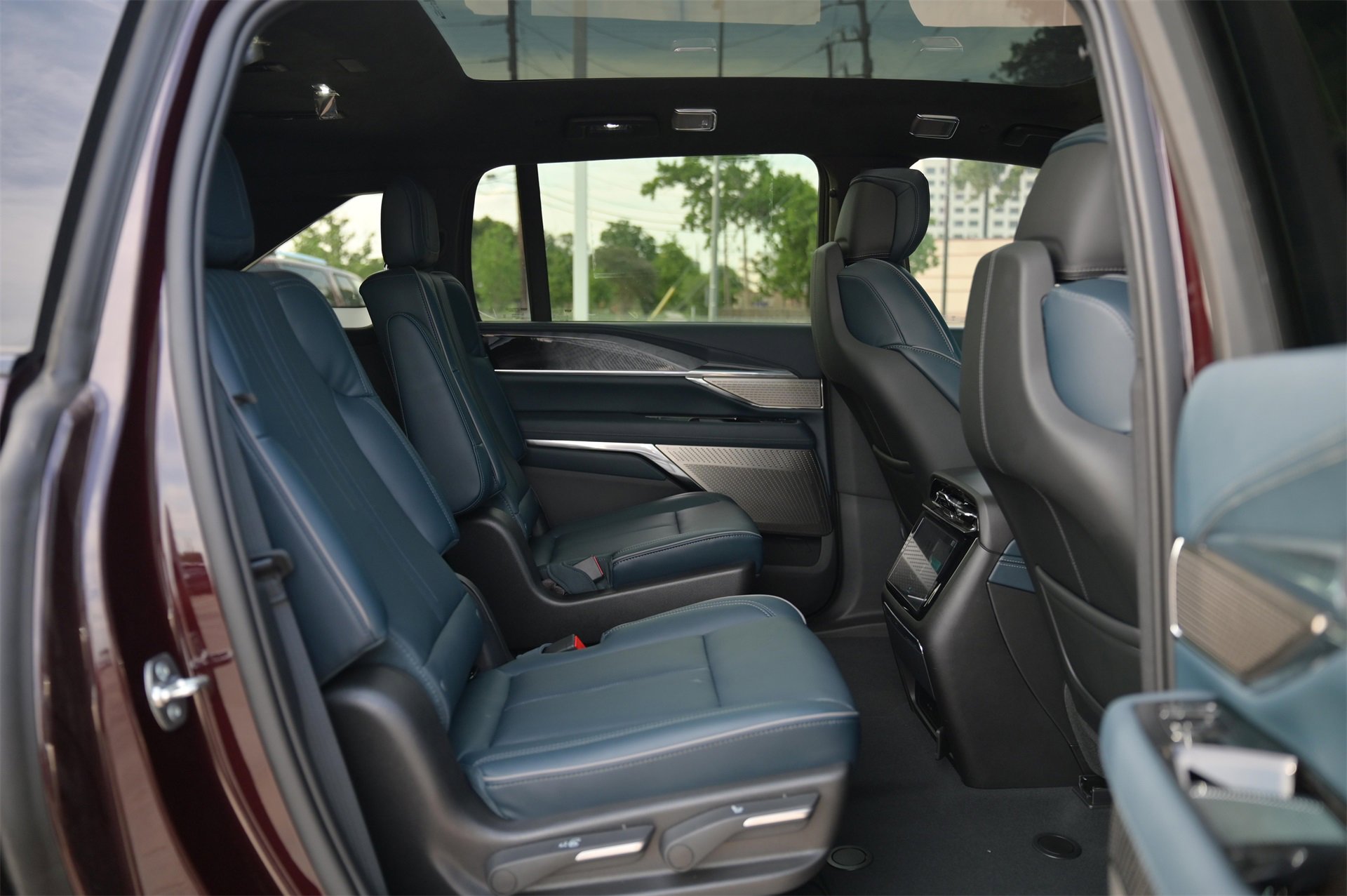 New 2025 Cadillac Escalade IQ Luxury 2 image 23