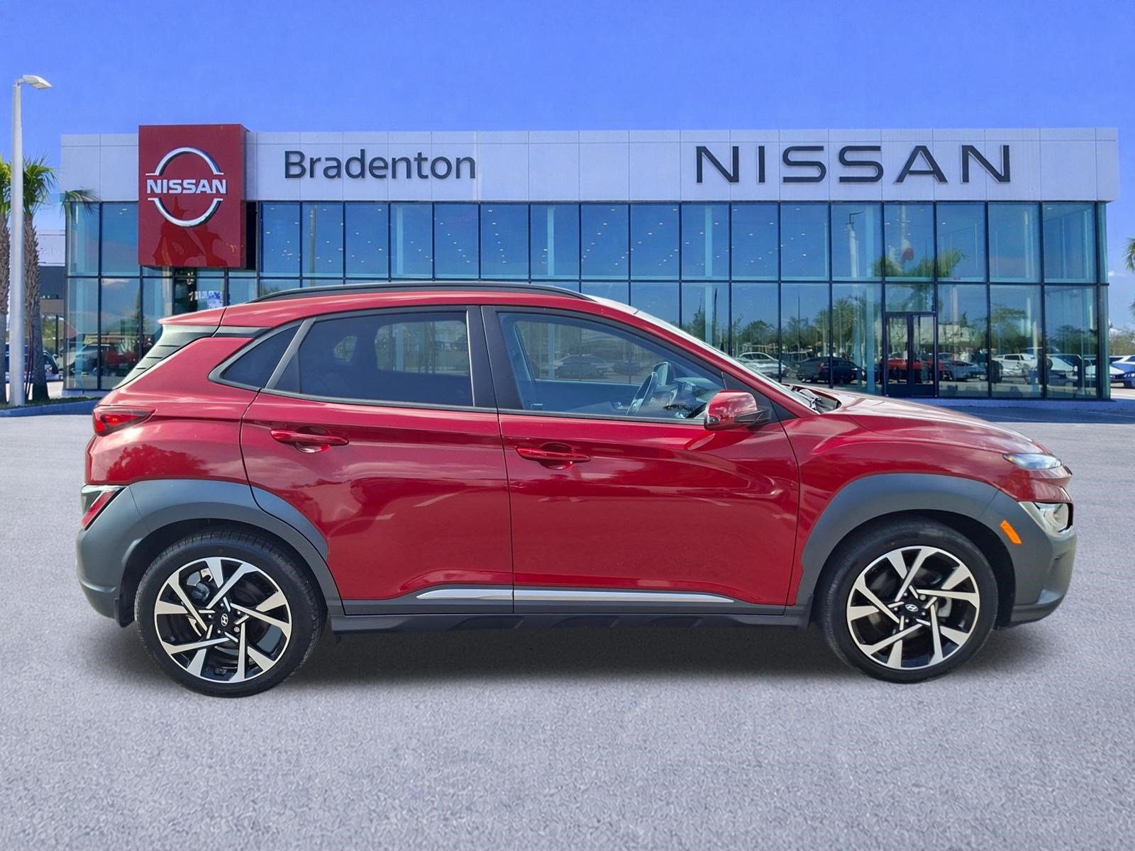 Used 2023 Hyundai Kona Limited FWD image 4