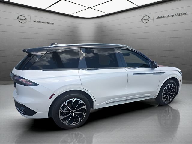 Used 2024 Lincoln Nautilus Reserve AWD/4WD image 4