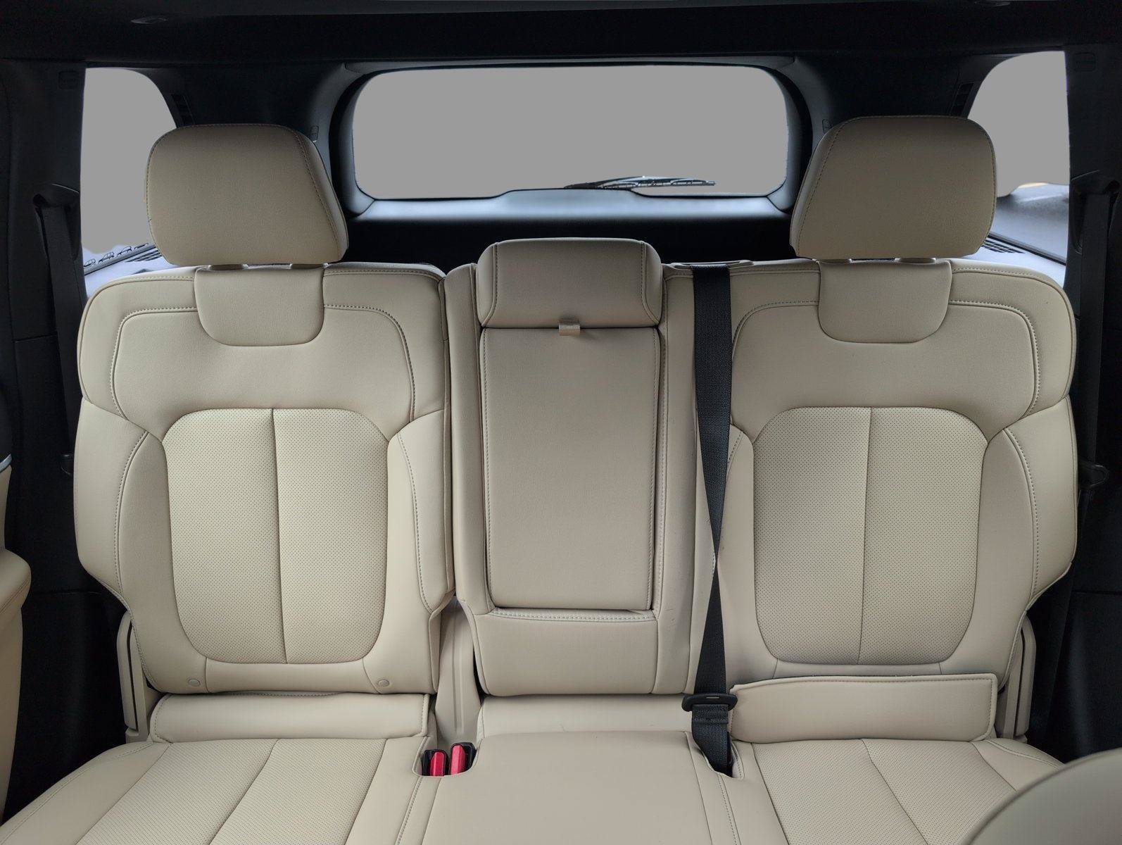 New 2026 Jeep Grand Cherokee Limited w/ Luxury Tech Group II RWD image 30